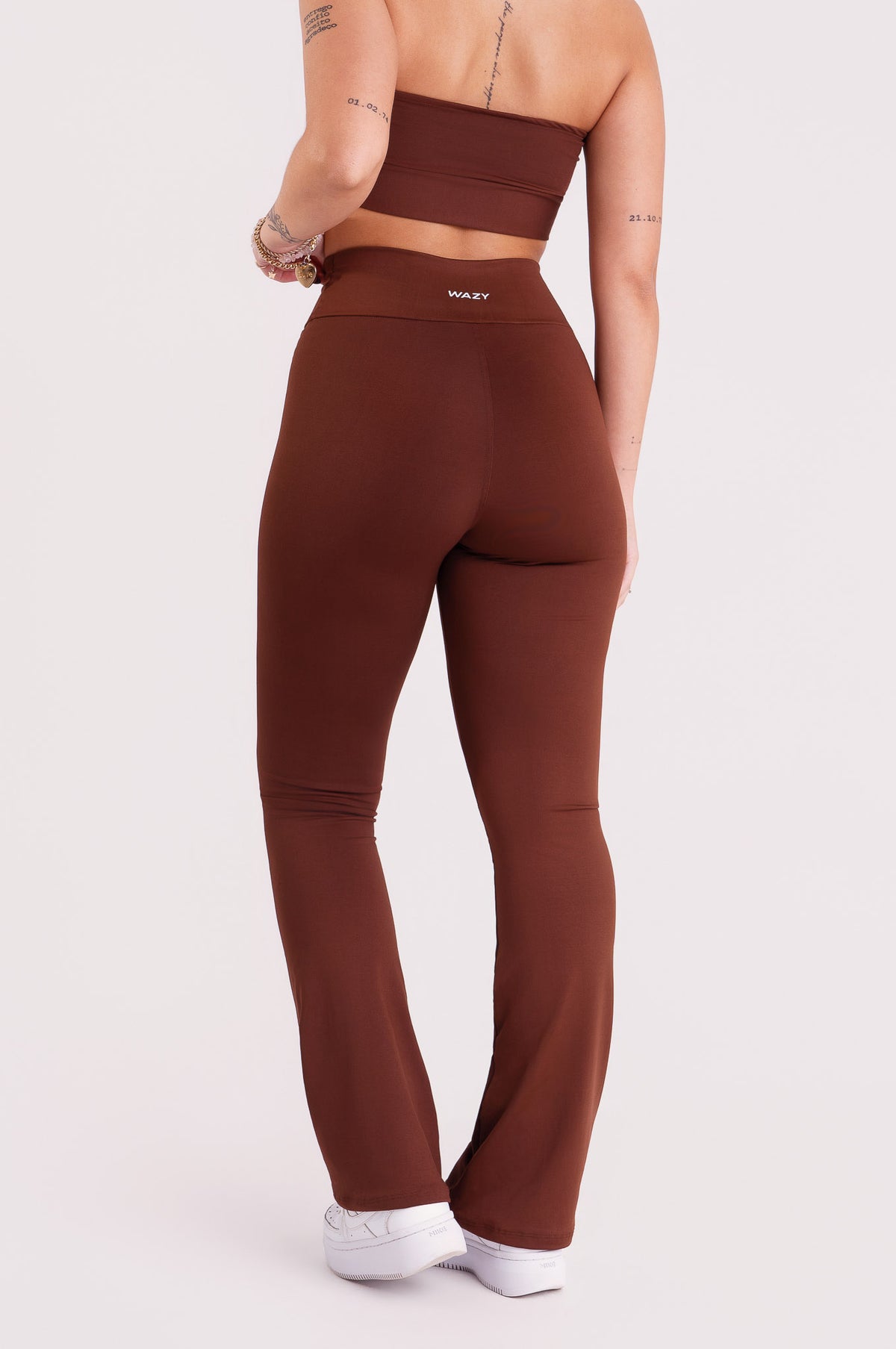 Conjunto Top Faixa + Calça Flare Fitness Feminina Marrom