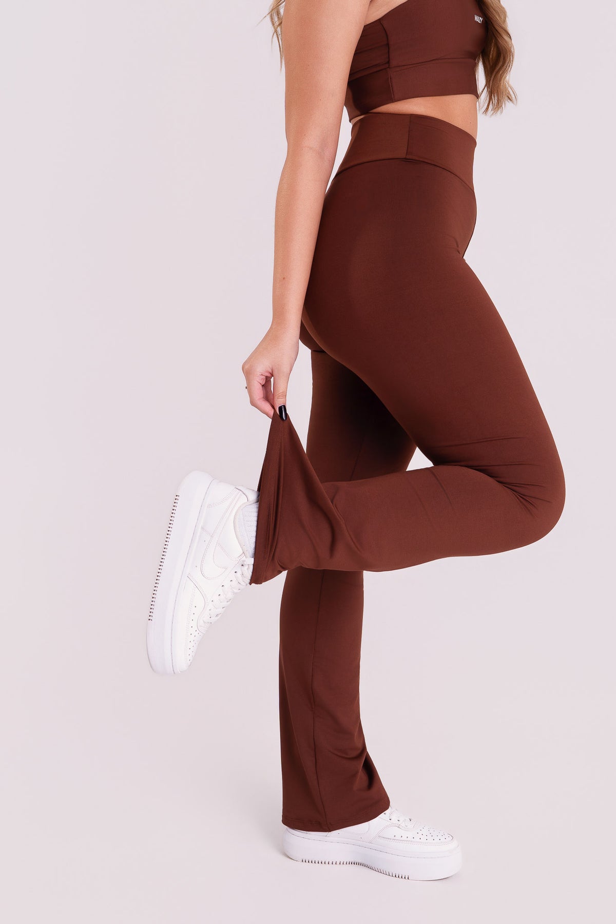 Conjunto Top Faixa + Calça Flare Fitness Feminina Marrom